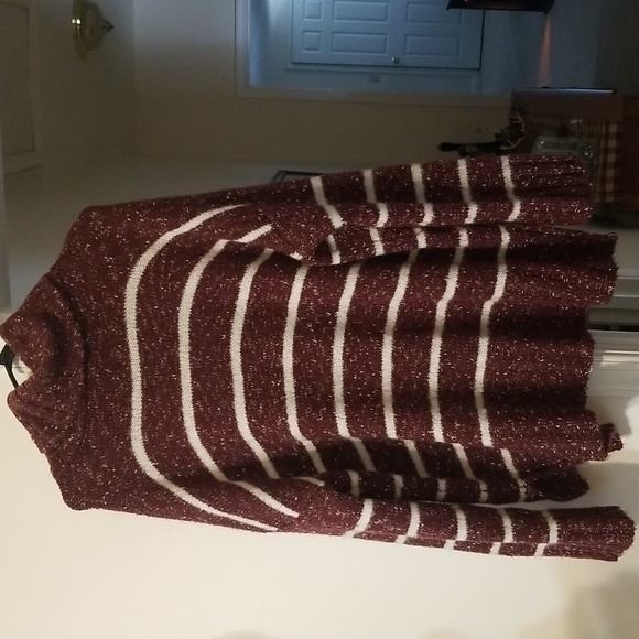 JUSTFAB Oversized Sweater. Size large - Picture 4 of 8